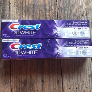 NIB Crest 3D White Vivid Mint Ultra anticavity toothpaste *Improved Formula*